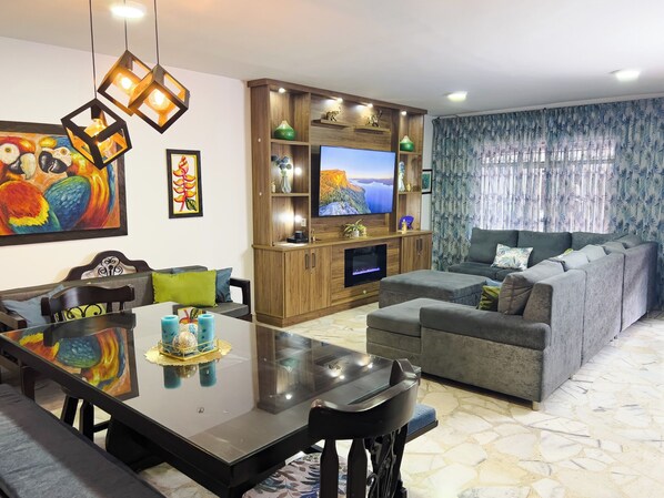 Smart-TV, Kamin, Tischfußball, Stereoanlage