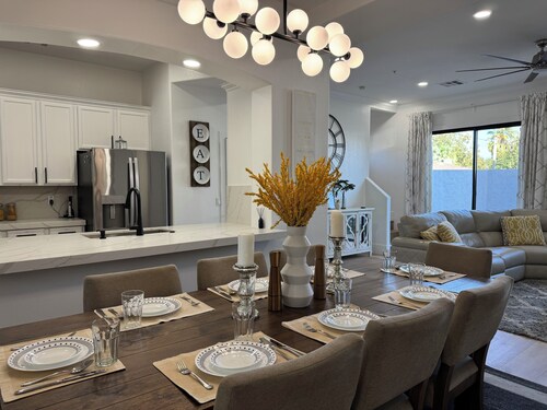 PROMO 5% & 10% DISCOUNTS
Remodeled Gem! Modern Home Near Airport & Old Town 