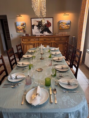 Dining - Farm house, 5 miles from Avignon! Vineyard (Jonquerettes)
