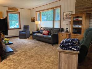 Téléviseur connecté, jeux vidéo, lecteur de DVD, sélection de films