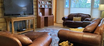 Near GLEF • 3BR on 5 Acres • Hot Tub • Huge Yard • Camper Hookup