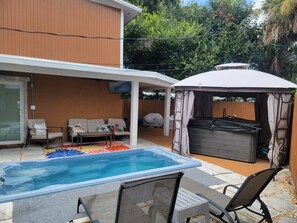 Terrace/patio - Large house Jacuzzi Tub in Master bedroom (Cocoa)
