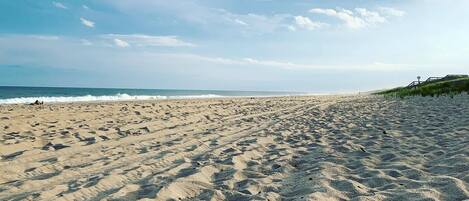Beach nearby, sun loungers, beach towels