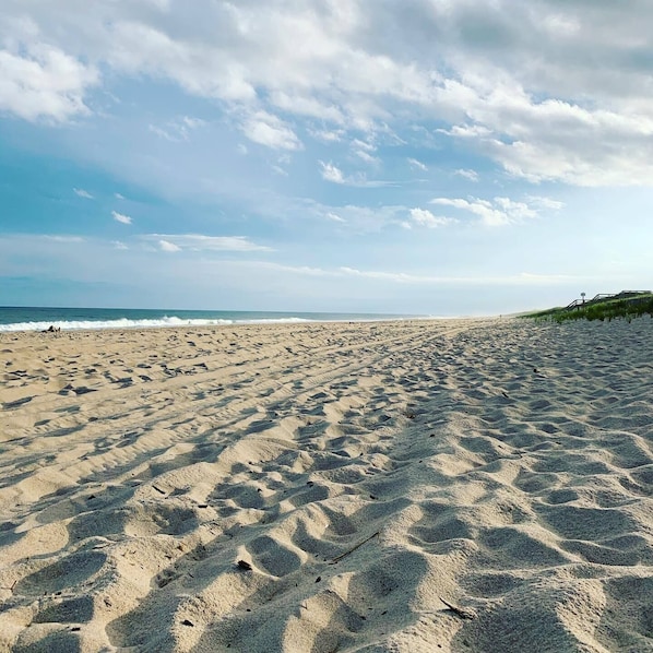 Beach nearby, sun-loungers, beach towels
