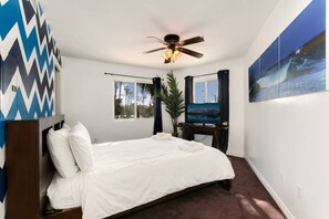 Interior - Across from the beach, a/c, gated parking and pets (San Diego)
