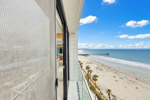 Property grounds - New photos! Oceanfront condo with parking and pool (San Diego)