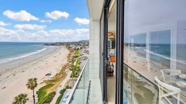 Property grounds - New photos! Oceanfront condo with parking and pool (San Diego)