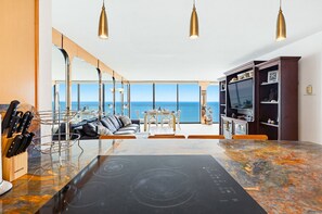 Interior - New photos! Oceanfront condo with parking and pool (San Diego)