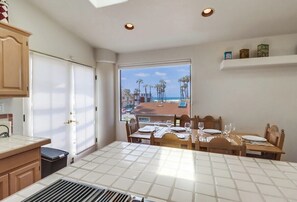 Dining - Pacific OB Paradise: Walk to the beach! (San Diego)
