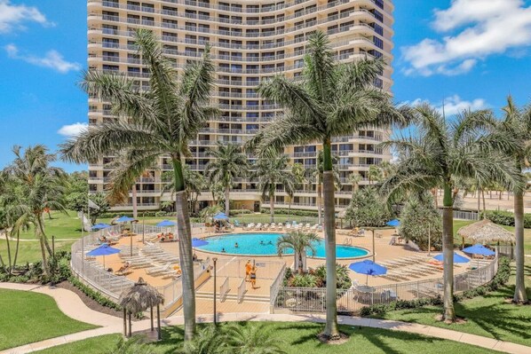 Condo, 1 King Bed with Sofa bed (Beachfront condo with wrap around bal) | Pool