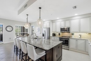 Condo, Multiple Beds (Esplanade II 407) | Private kitchen