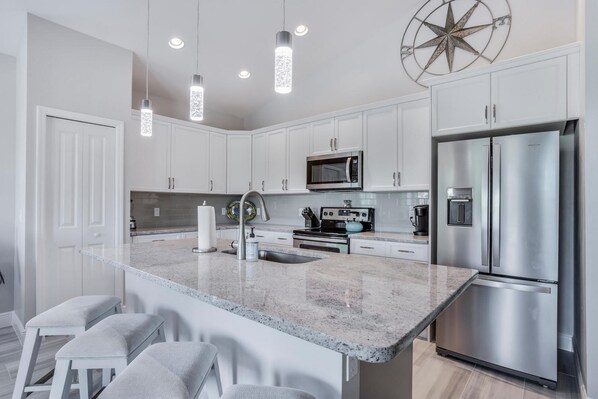 House, 3 Bedrooms | Private kitchen