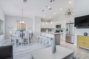 House, 3 Bedrooms | Dining
