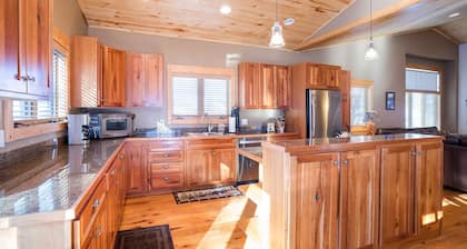 HT408 | Gorgeous Private Home | Dog Friendly | Emerald Mtn Views