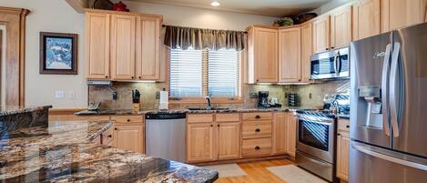 Fridge, oven, stovetop, coffee/tea maker