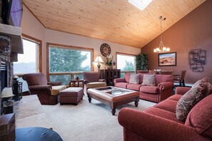 Télévision à écran plat, cheminée