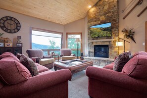 Télévision, cheminée