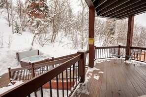 Terrace/patio - MSIDES | Terrific Home on the Mtn | A/C | Private Hot Tub | Nice View (Steamboat Springs)