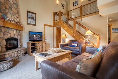 O1206 | Walk to Grocery Store | Free City Bus | Hot Tub