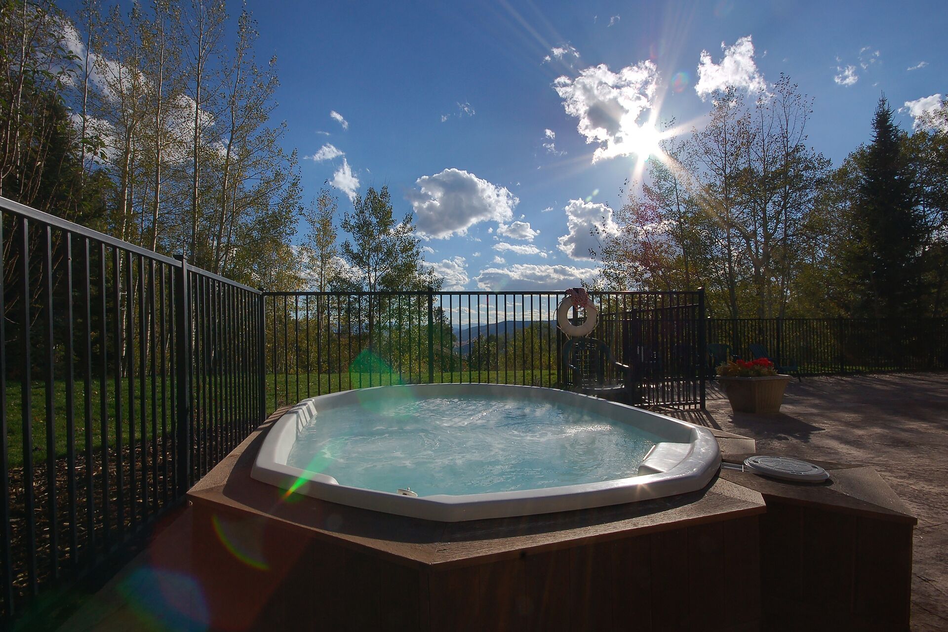 Outdoor spa tub