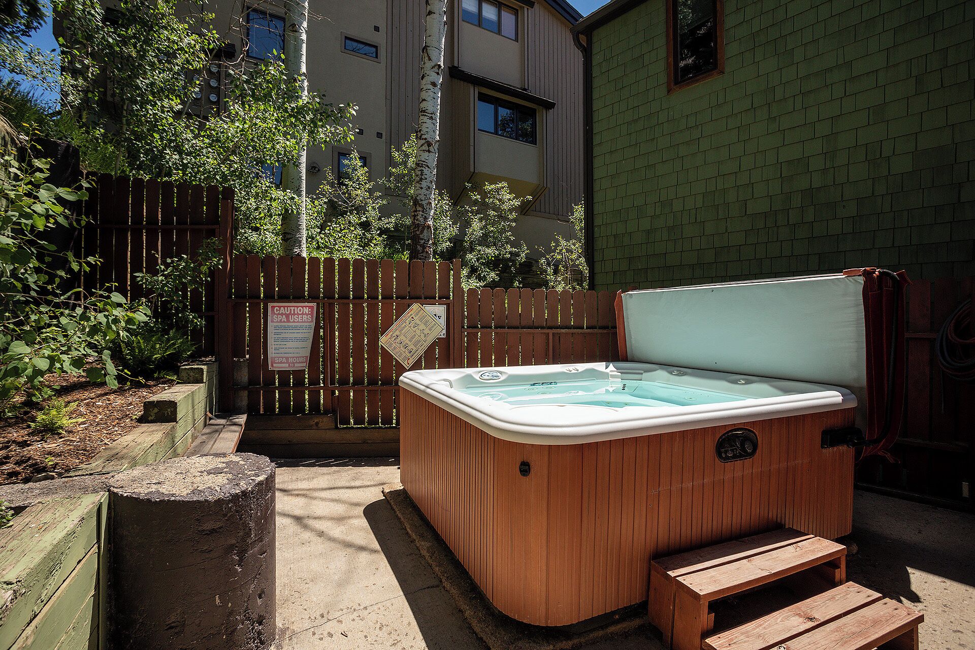 Outdoor spa tub