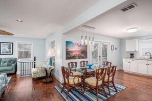 House, 4 Bedrooms | Dining