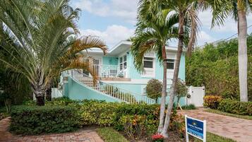 House, 4 Bedrooms | Property grounds