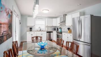 House, 4 Bedrooms | Private kitchen | Coffee/tea maker, cookware/dishes/utensils