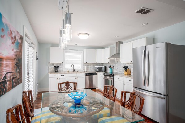 House, 4 Bedrooms | Private kitchen | Coffee/tea maker, cookware/dishes/utensils