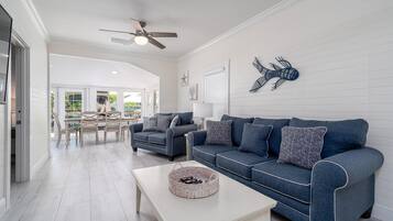 House, 2 Bedrooms | Living room | 42-inch flat-screen TV with cable channels, TV