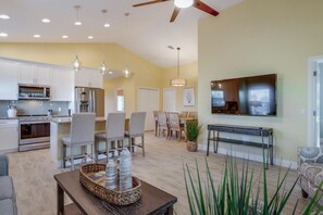 House, 3 Bedrooms | Living room