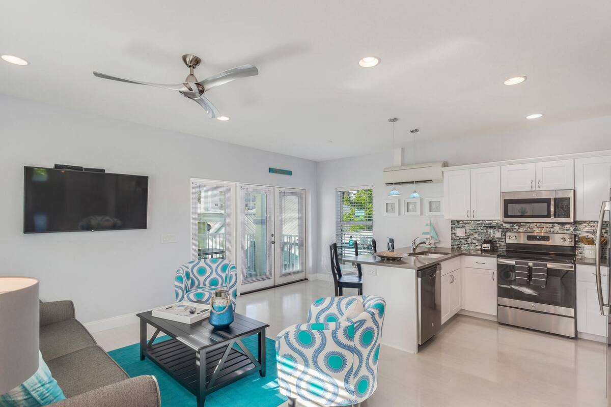 Duplex, 4 Bedrooms | Living room