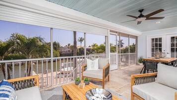 House, 4 Bedrooms | Balcony