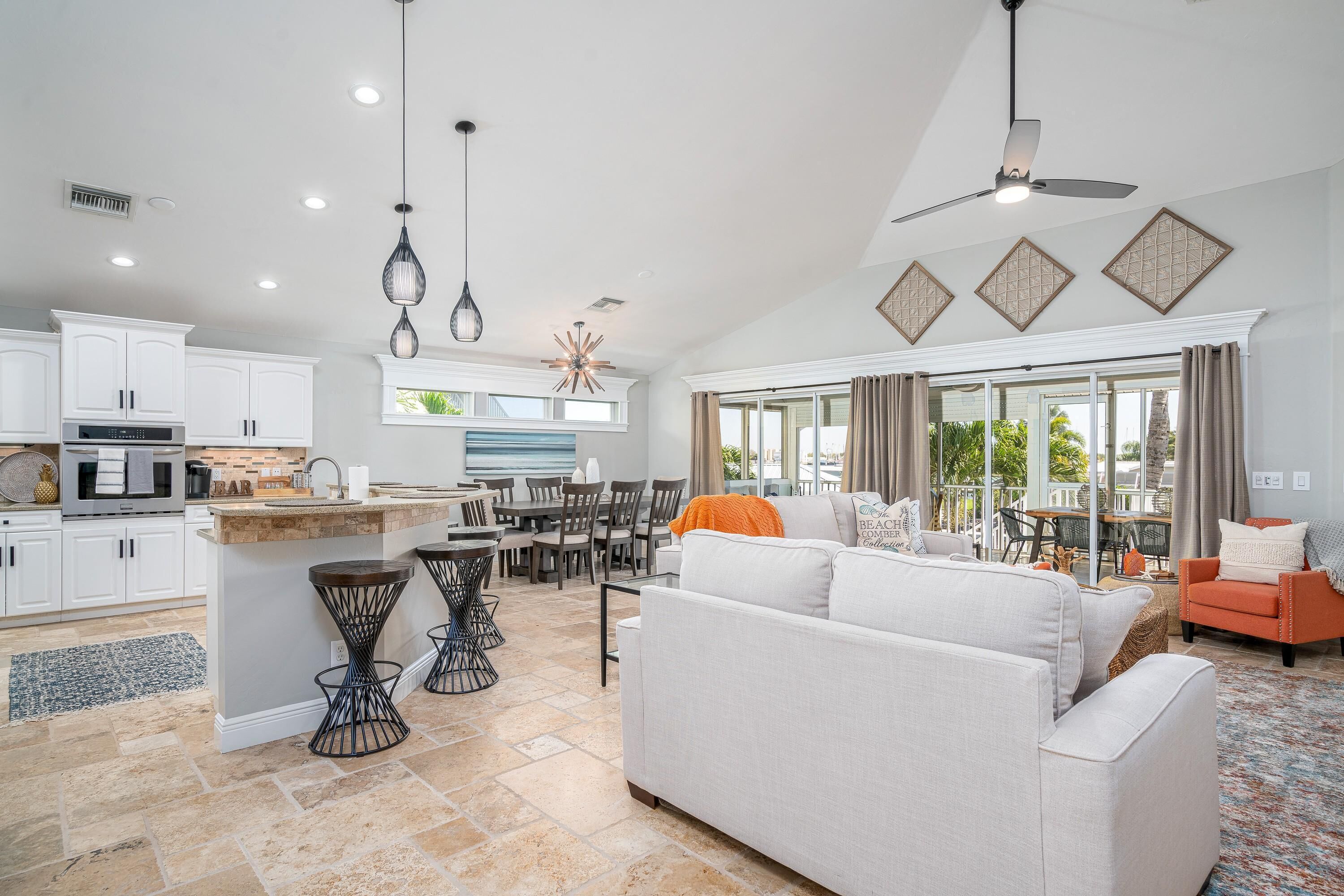 House, 4 Bedrooms | Living room