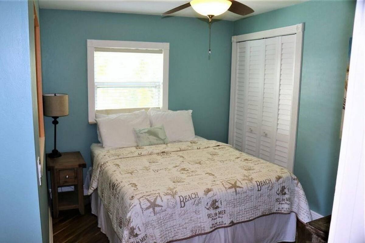 1 bedroom, individually decorated, individually furnished