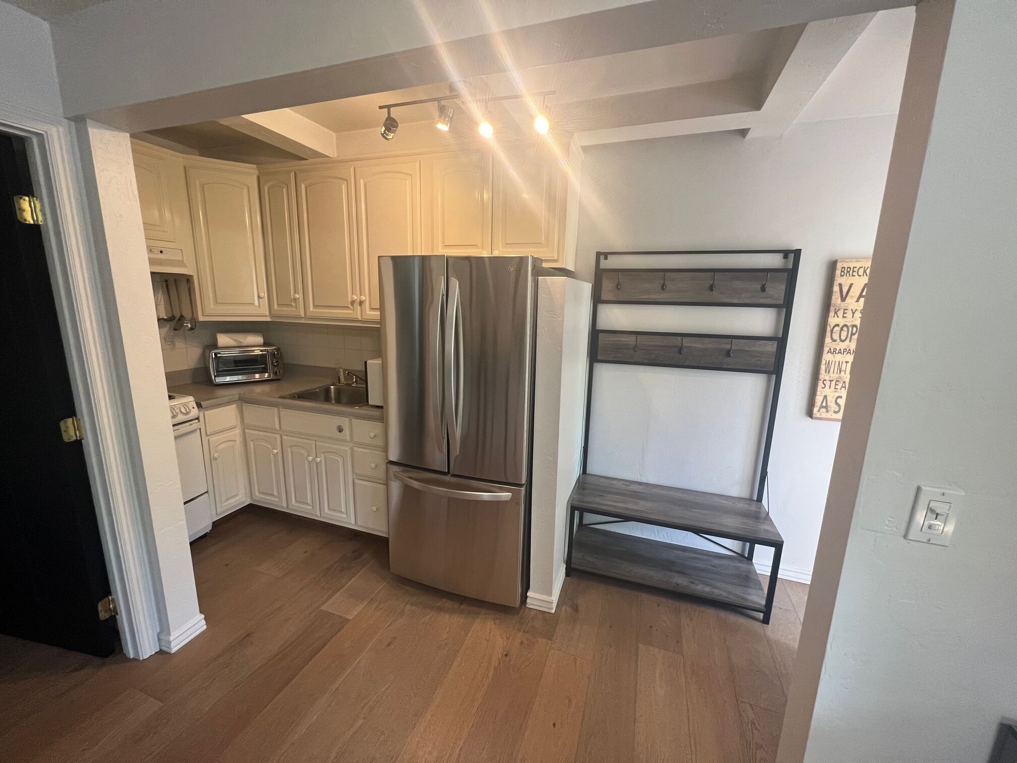 Réfrigérateur, micro-ondes, four