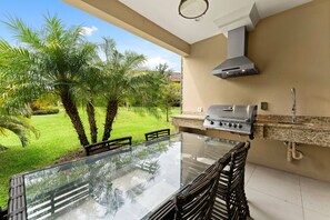 屋外ダイニングエリア