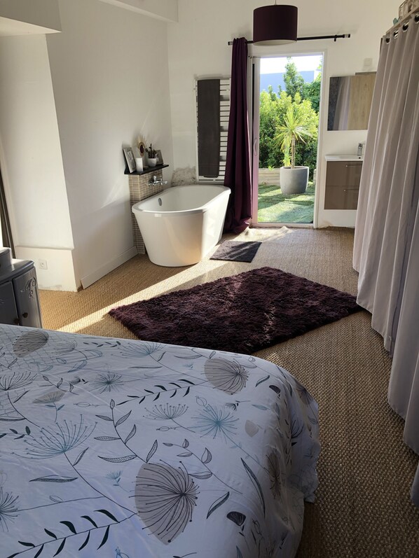 5 bedrooms, WiFi - Comfortable family home in town center (Vannes)