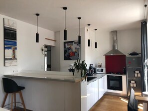 Private kitchen - Comfortable family home in town center (Vannes)