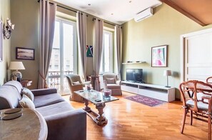 TV - Rooftop in front of the Castle (Napoli)