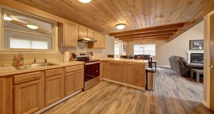 Close to Lake Wallenpaupack! Walk to the Beach!