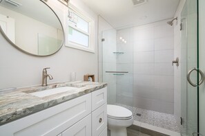 House, 4 Bedrooms | Bathroom