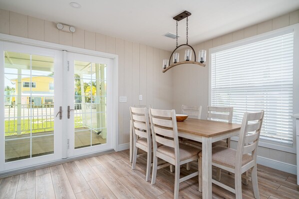 House, 4 Bedrooms | Dining