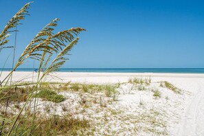 Casa, 3 habitaciones | Playa | Playa en los alrededores y playa de arena blanca 