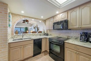 Condo, 2 Bedrooms | Private kitchen