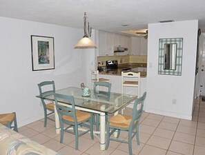 Condo, 2 Bedrooms | Dining