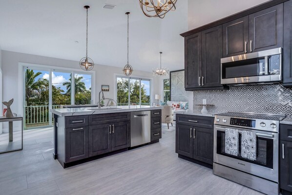 House, 4 Bedrooms | Private kitchen