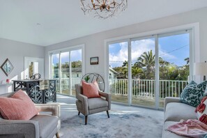 House, 4 Bedrooms | Living room