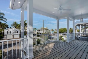 House, 4 Bedrooms | Balcony