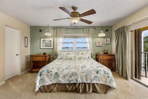 Condo, 2 habitaciones | Decoración personalizada y muebles diferentes 